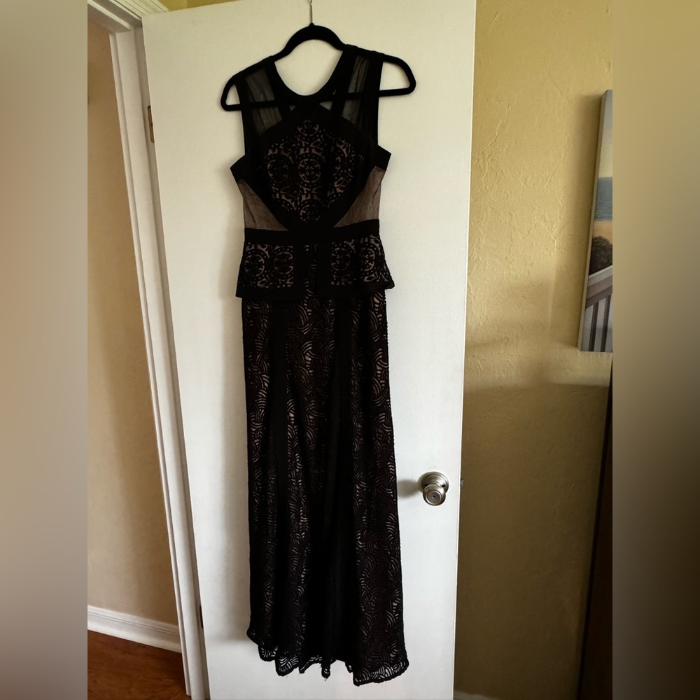 BCBGMAXAZARIA SIZE 4 black gown
